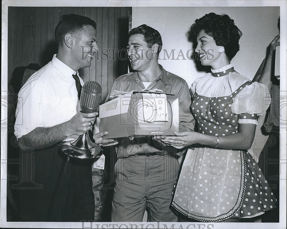 1957 Press Photo WVDA DJ Joe Smith &amp; Rosemarie Ms Massachusetts awarding - Historic Images