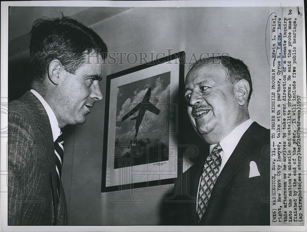 1957 Press Photo Edwin Weisl New York city lawyer talks w/ Cyrus Vance - Historic Images