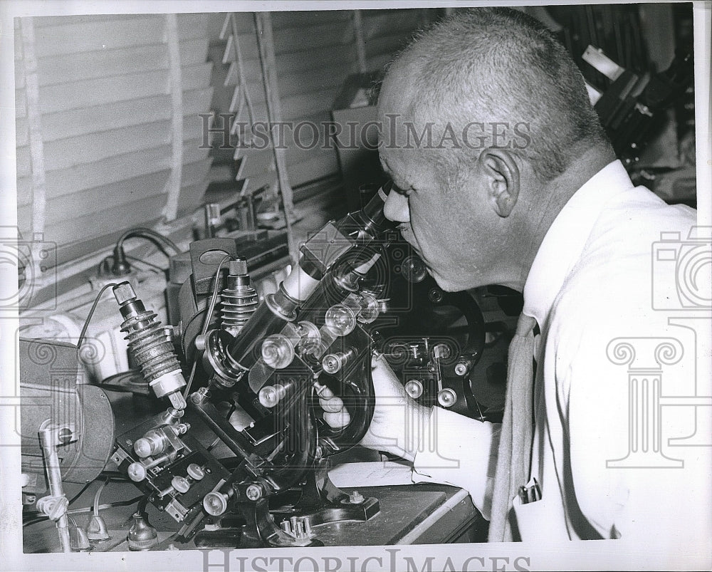 1961 Press Photo Jac Weller Princeton University Engineering Instructor - Historic Images