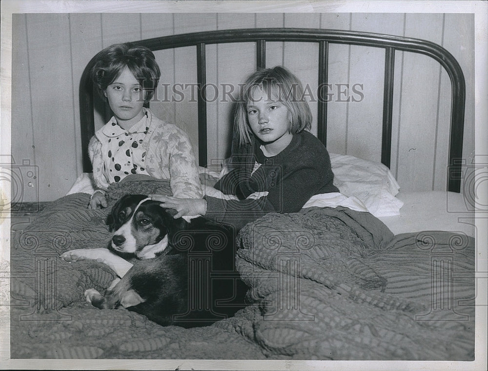 Press Photo Sandra Mann&amp; Family Dog &quot;Nicky&quot; They Wre Rescued - Historic Images