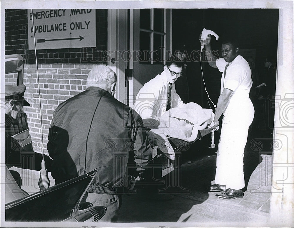 Press Photo Critically Burned Karen Mann Age 14 at Marshfield Hospital - Historic Images