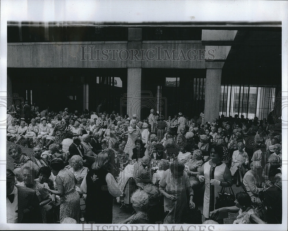 1974 Press Photo 1st Annual Senor Prom (Senior Citizens) - Historic Images