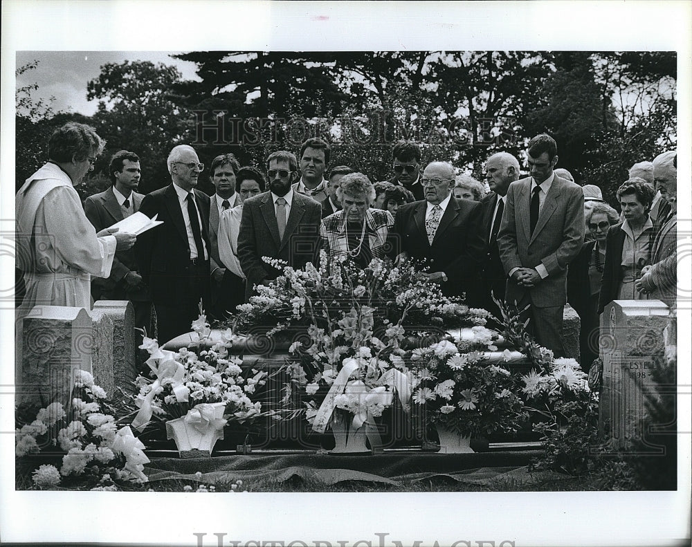 1986 Press Photo Funeral for Frank Manning - Historic Images