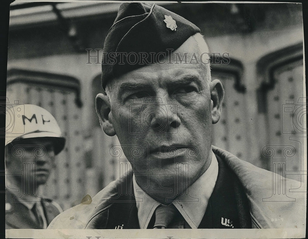 1967 Press Photo Actor Lee Marvinin &quot;The Dirty Dozen&quot; - Historic Images