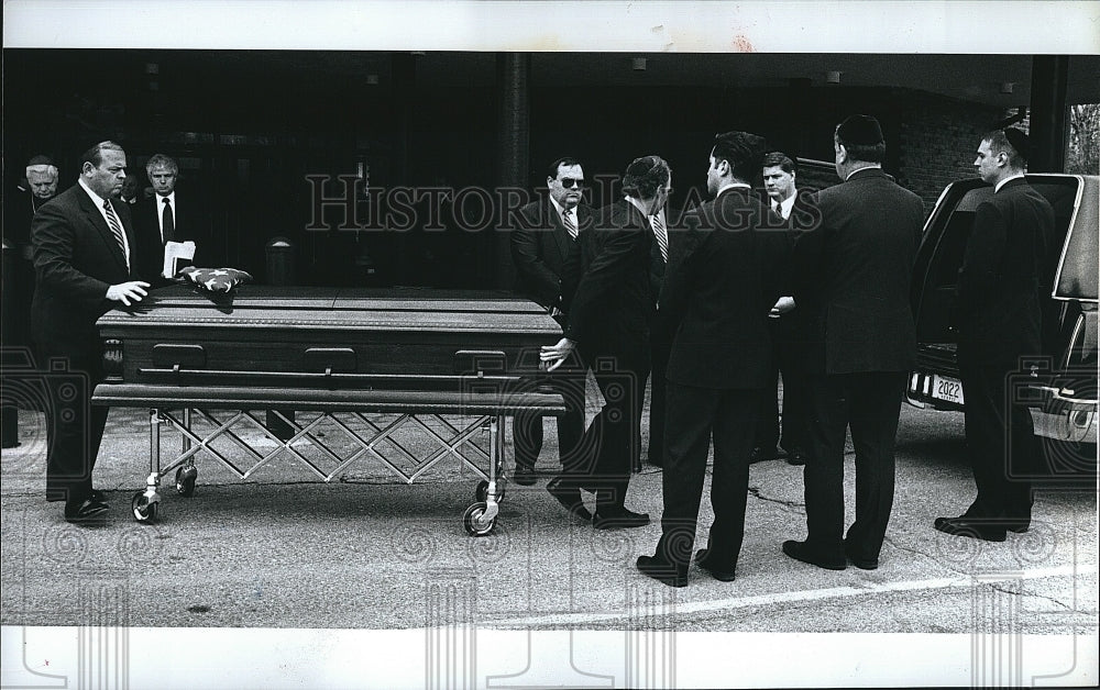 1994 Press Photo Funeral of Late Mayor Theodore Mann - Historic Images