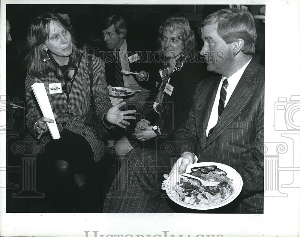 1994 Press Photo Gov William Weld Addresses Bays Symposium - Historic Images