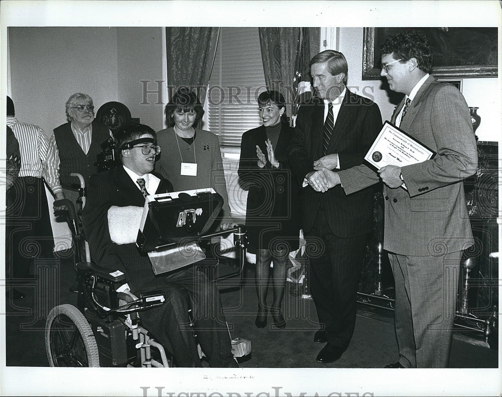 1995 Press Photo Gov Weld Commends Companies For Hiring Disabled Workers - Historic Images