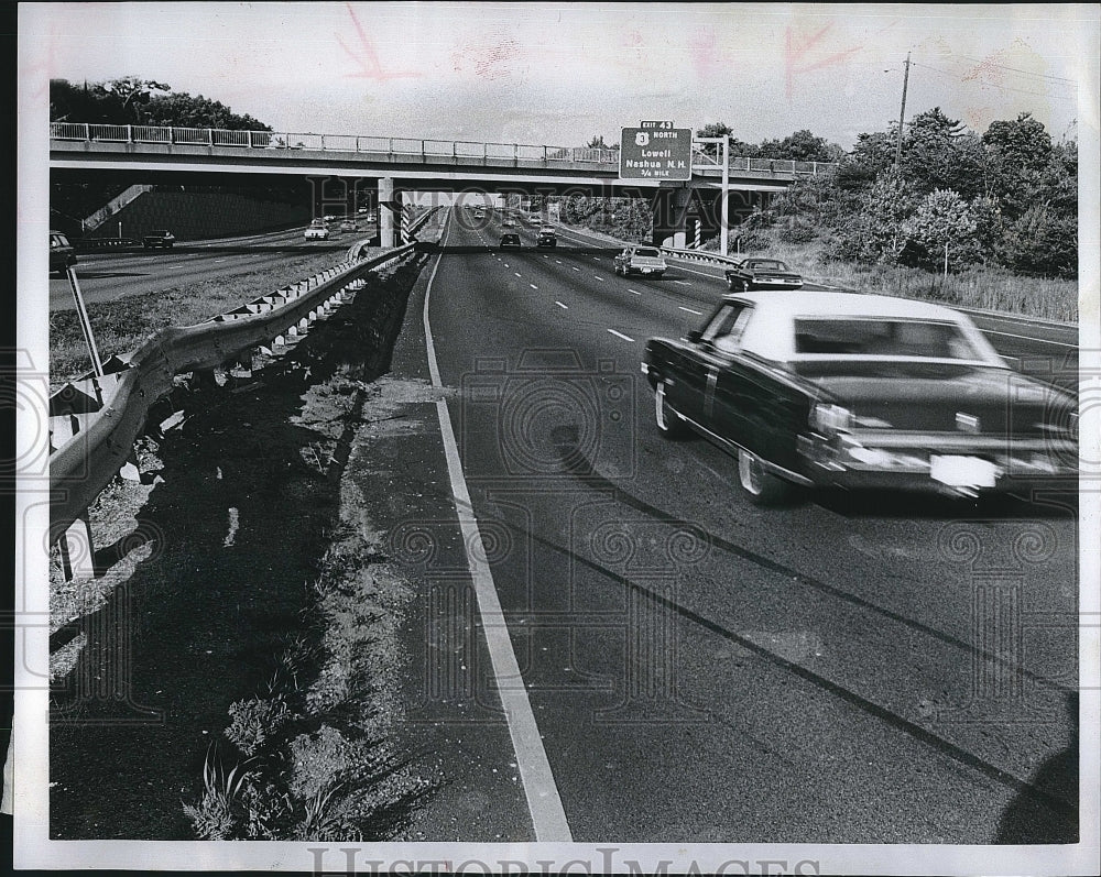 1979 Press Photo Jennifer Cloutier dent in guardrail - Historic Images