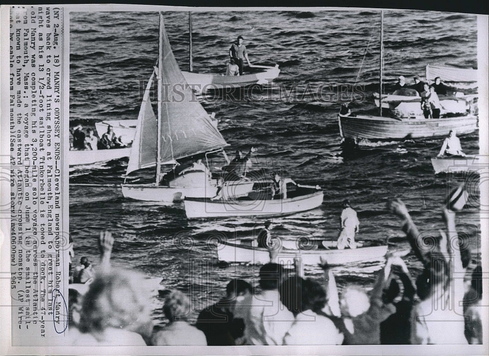 1965 Press Photo Cleveland Newsman Robert Manry Aboard Tinkerbelle - Historic Images