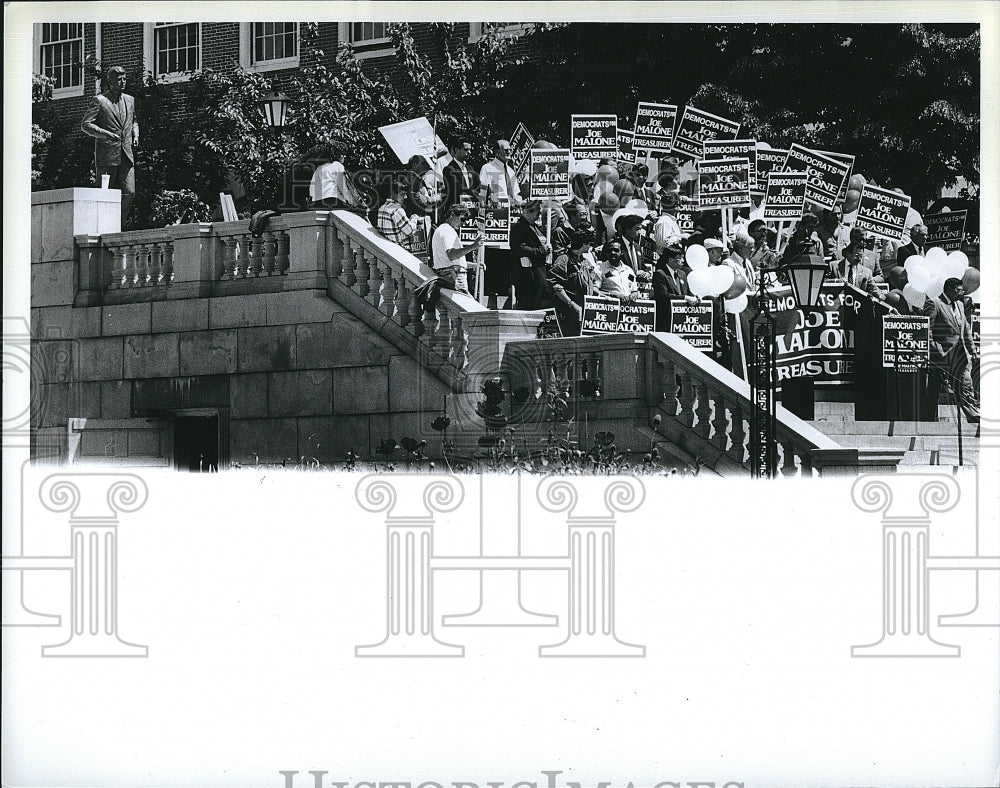 1990 Press Photo Joe Malone Campaigning for Treasurer - Historic Images