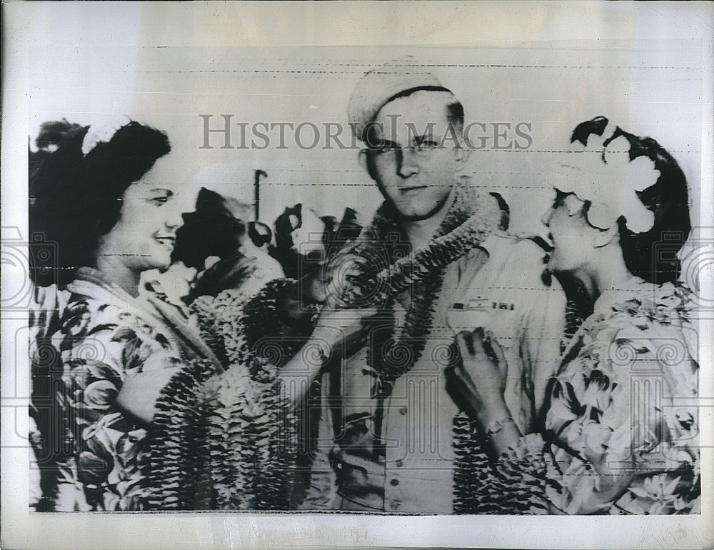 1945 Press Photo March Of Death Survivor Frank Burns In Hawaii - Historic Images