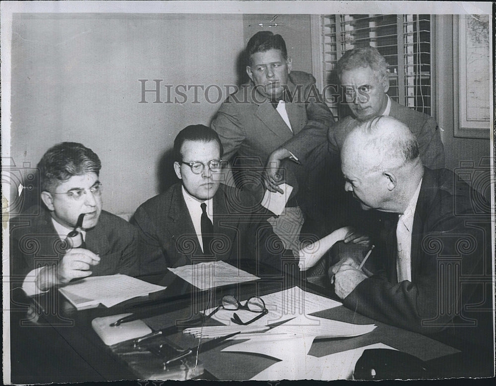 1953 Press Photo  Dr Arthur Burns ,Pres. Eisenhower,G Hauge,K McCann - Historic Images