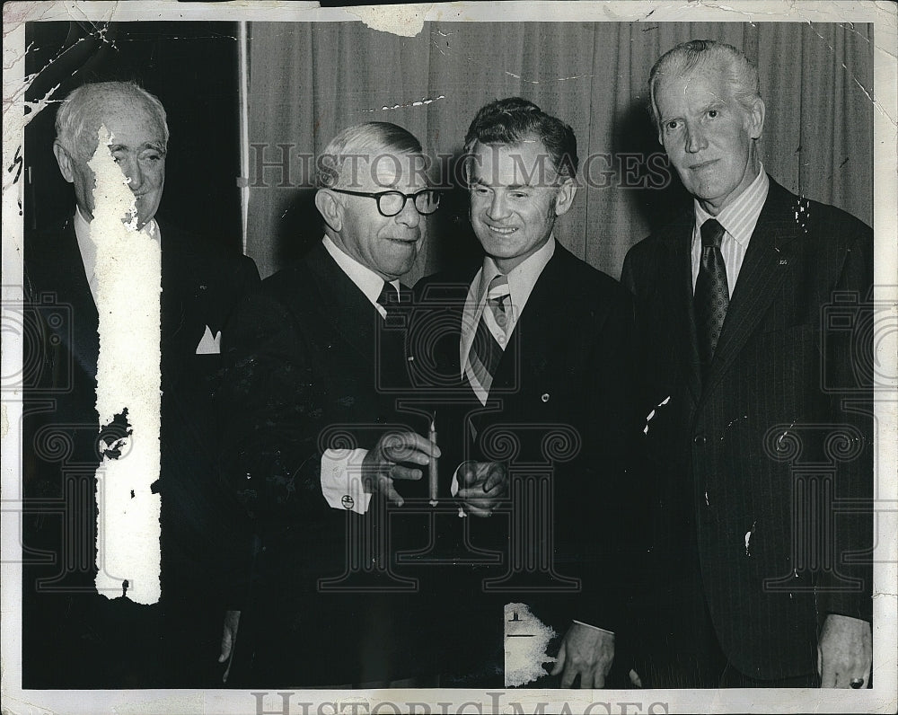 1971 Press Photo Actor/comedian George Burns ,R Robie,N Knight,L Laughlin - Historic Images