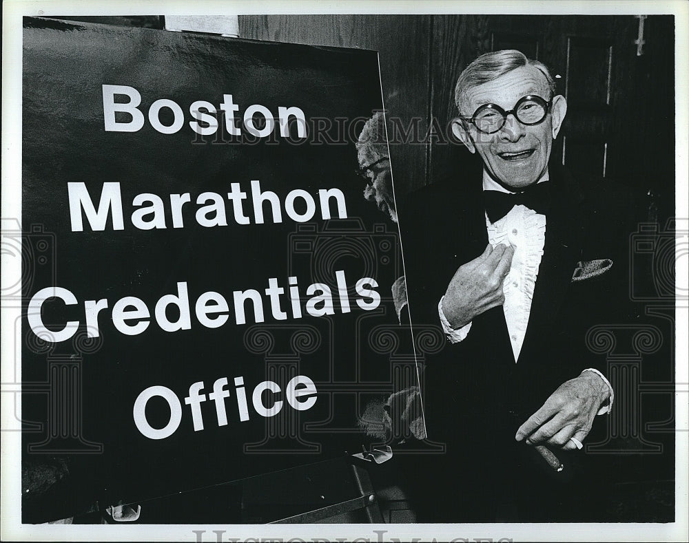 1987 Press Photo Actor/comedian George Burns at a press dinner - Historic Images