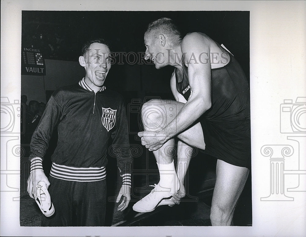 1965 Press Photo Bill Baillie, Lt. Ronald Zinn, Winners of Boston Walk - Historic Images