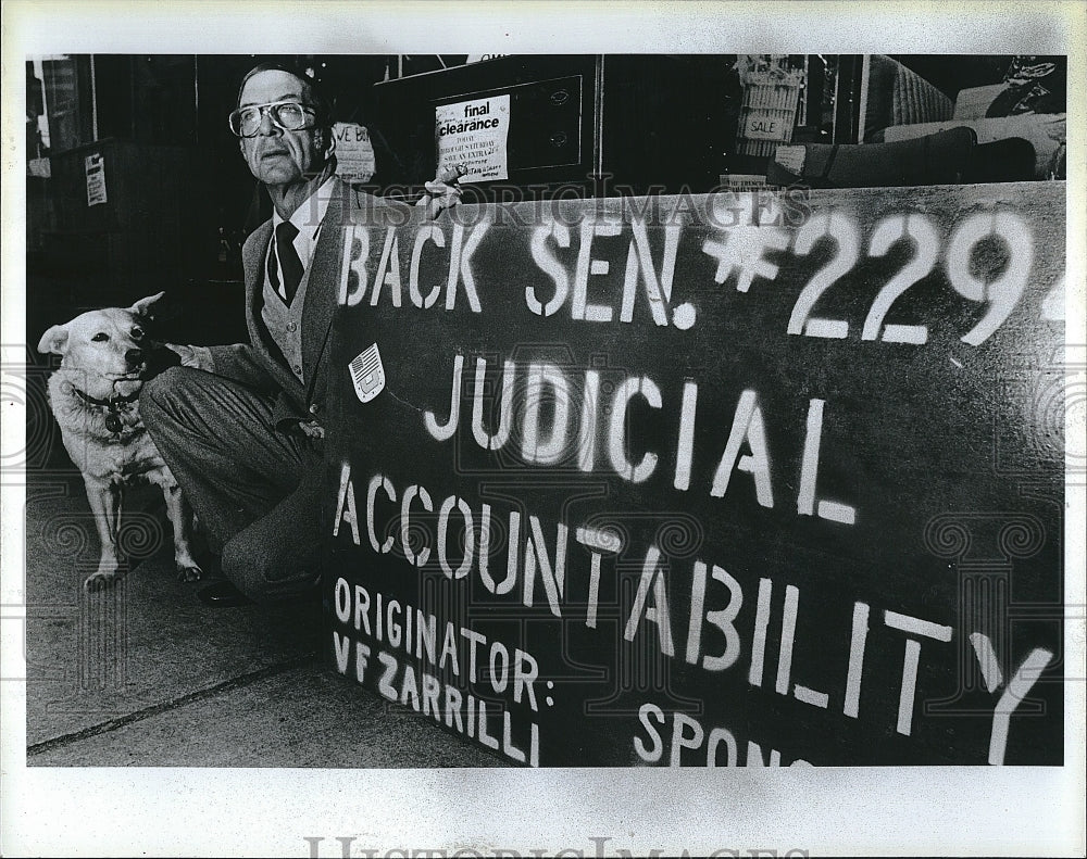 1985 Press Photo Vincent Zarrilli, Demonstration - Historic Images