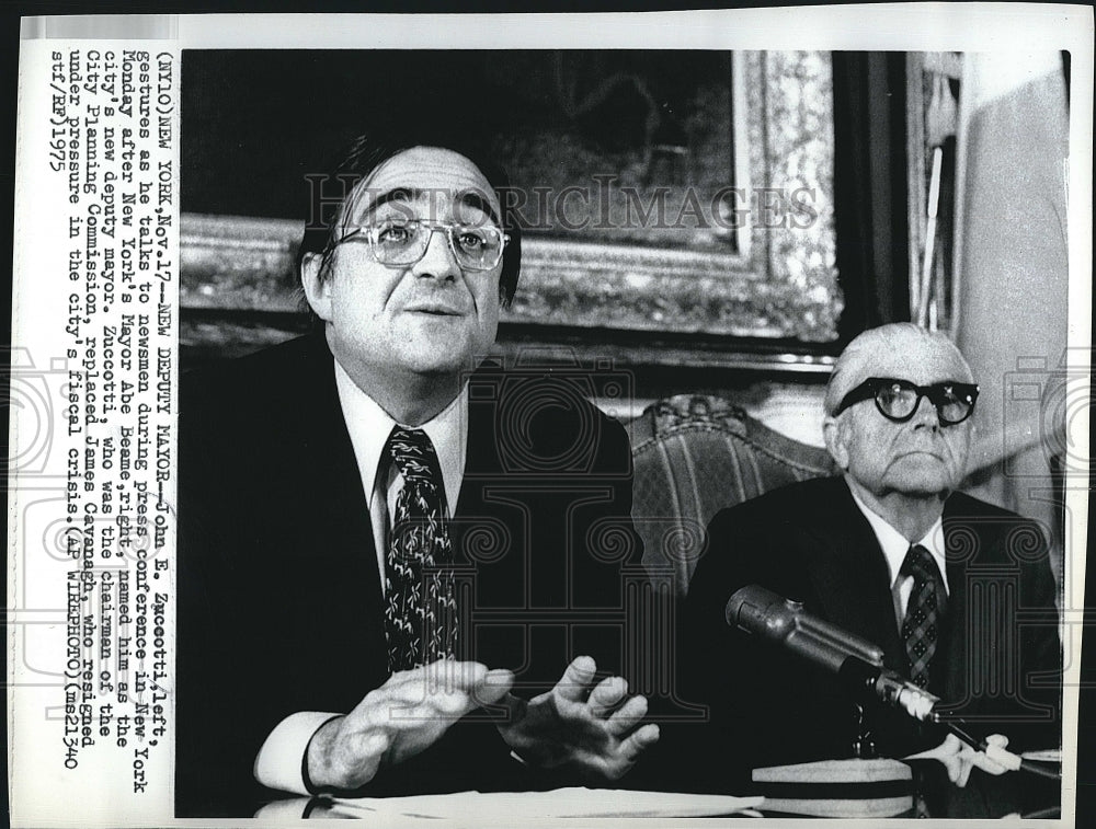 1975 Press Photo Deputy Mayor H+John Zuccotti of New Yokr - Historic Images