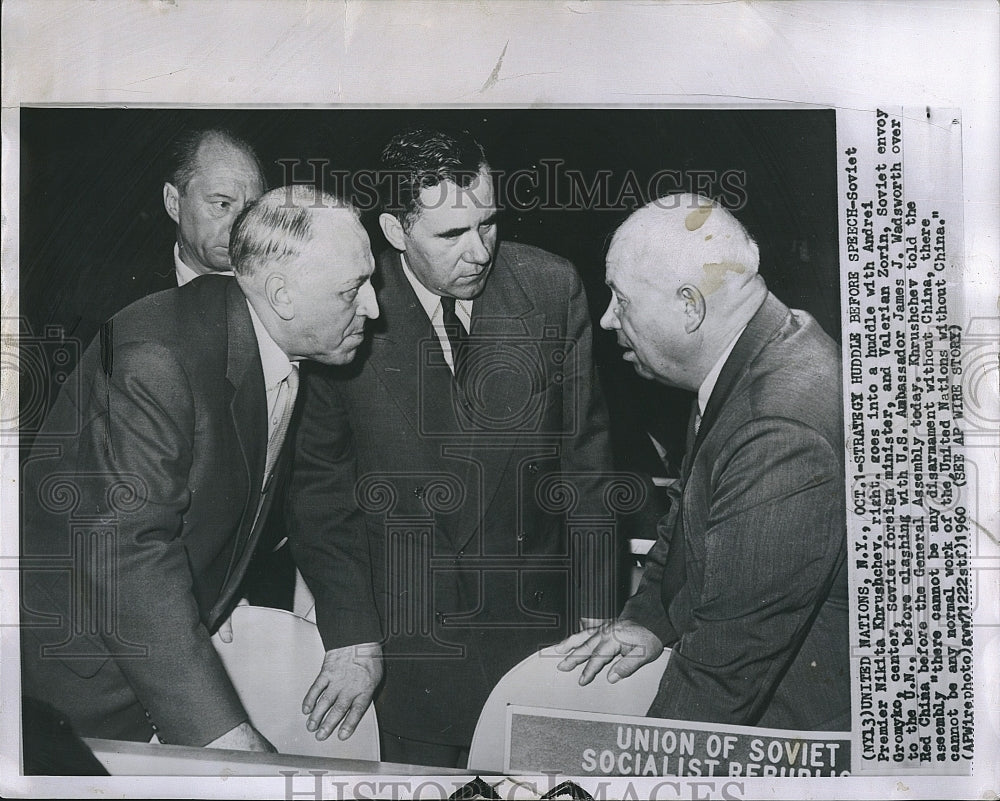 1960 Press Photo Soviet Premier Nikita Krushchev Talks With Russias UN Reps - Historic Images