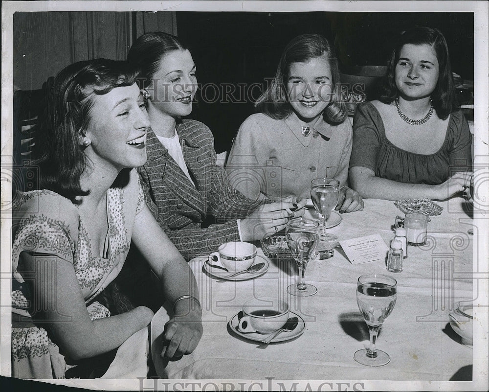 1947 Press Photo Joan Barry, Lydia Lund, Claire Porter, Elvy Haul - Historic Images