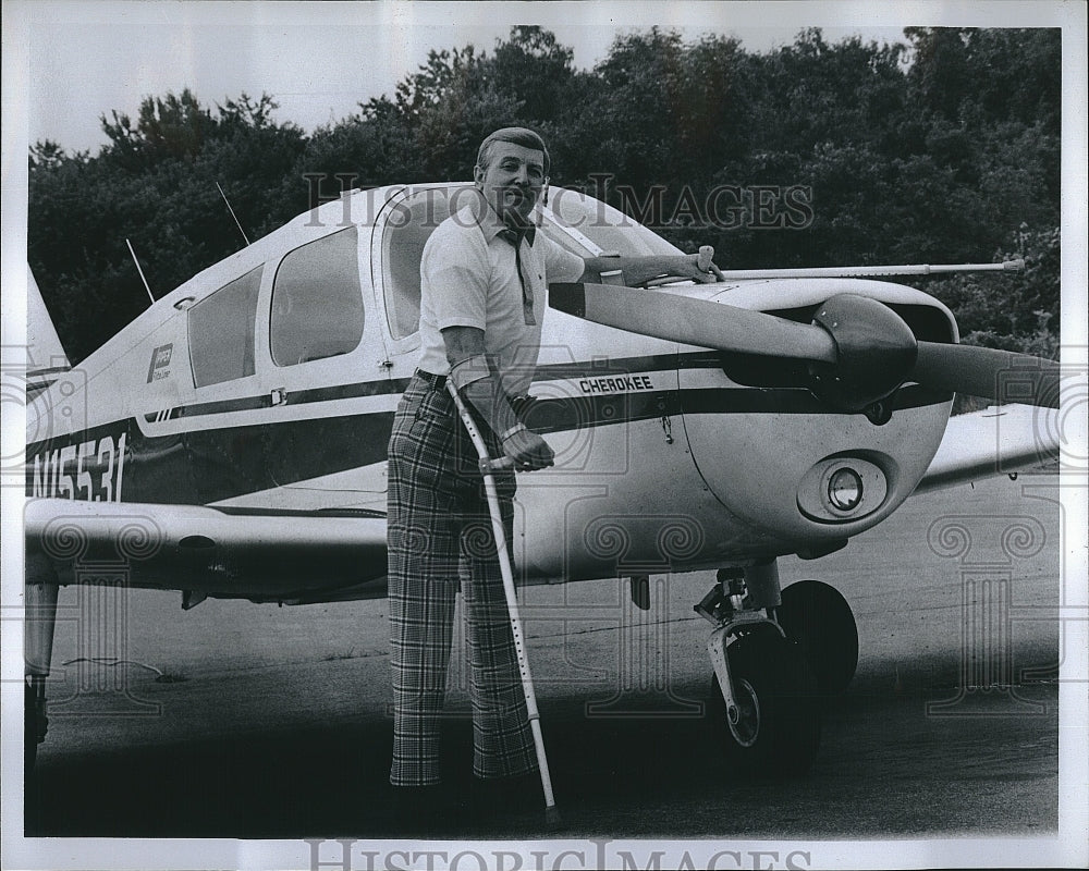 1976 Press Photo Double amputee Arthur Zervas to receive Flight Inspector cert - Historic Images
