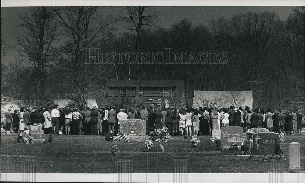 1974 Press Photo Liza Ziegert funeral at Springfield St Cemetary - Historic Images