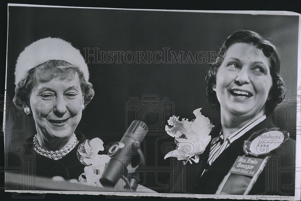 1962 Press Photo Mrs. Mamie Eisenhower, Mrs. Erwin J. Smoger, National Bakeoff - Historic Images