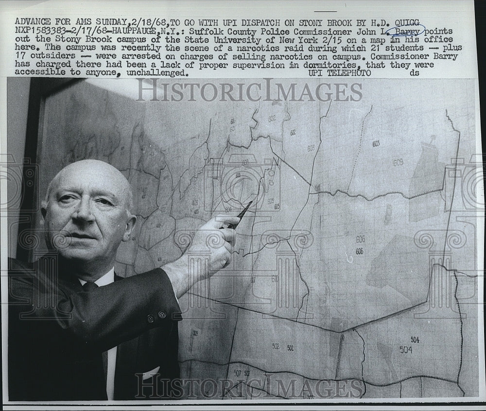 1968 Press Photo Police Commissioner John Barry points to drug raid at UNY - Historic Images