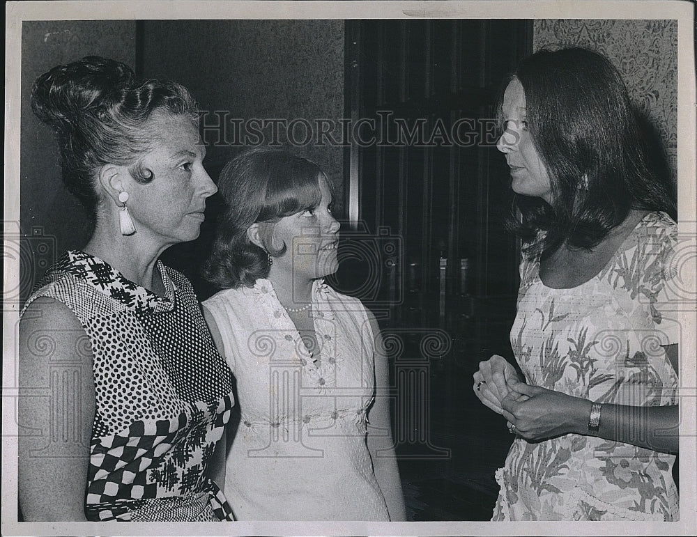 1970 Press Photo Mrs. Richard W. Barger, Mrs. Nathaniel And Virginia Martin - Historic Images