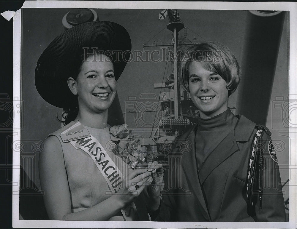 1968 Press Photo Margie Washichek, Miss USS Alabama, Robin Zimmerman - Historic Images