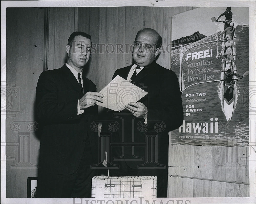 1961 Press Photo David Zusman &amp; Frank Equi for a contest - Historic Images