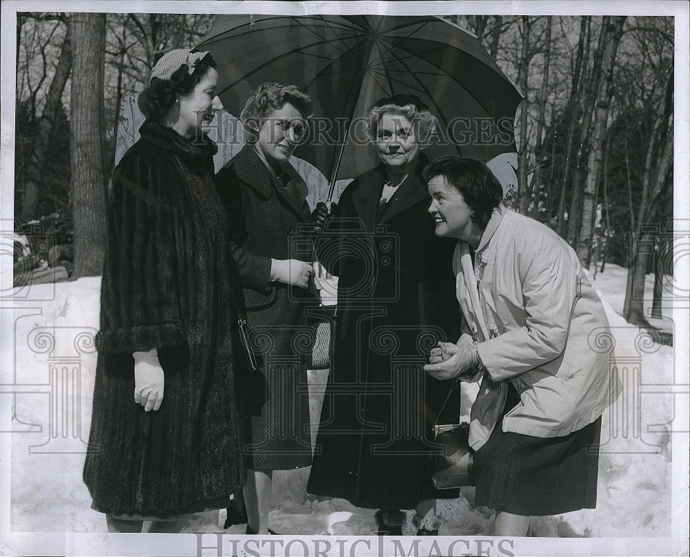 1960 Press Photo Mrs. C. Winslow Lewis & others plan Antiques Show & Sale - Historic Images