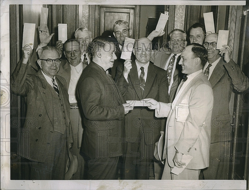 1955 Press Photo J Mellar,Atty S Liebmann,F Mosher &amp; back pay checks - Historic Images