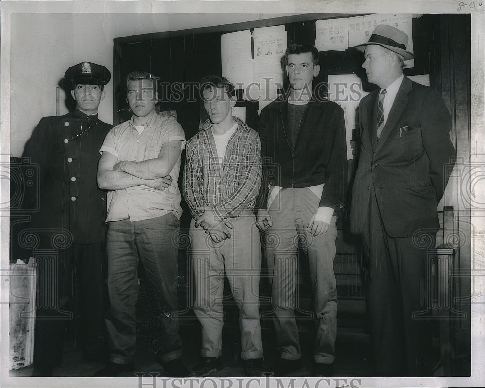 1958 Press Photo Officer John Rt with D Hanscom,James Airey,J Cremens in custody - Historic Images