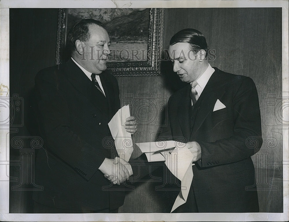 1949 Press Photo Gen Trygve Lie & Dr H Riemeros of the Netherlands - Historic Images