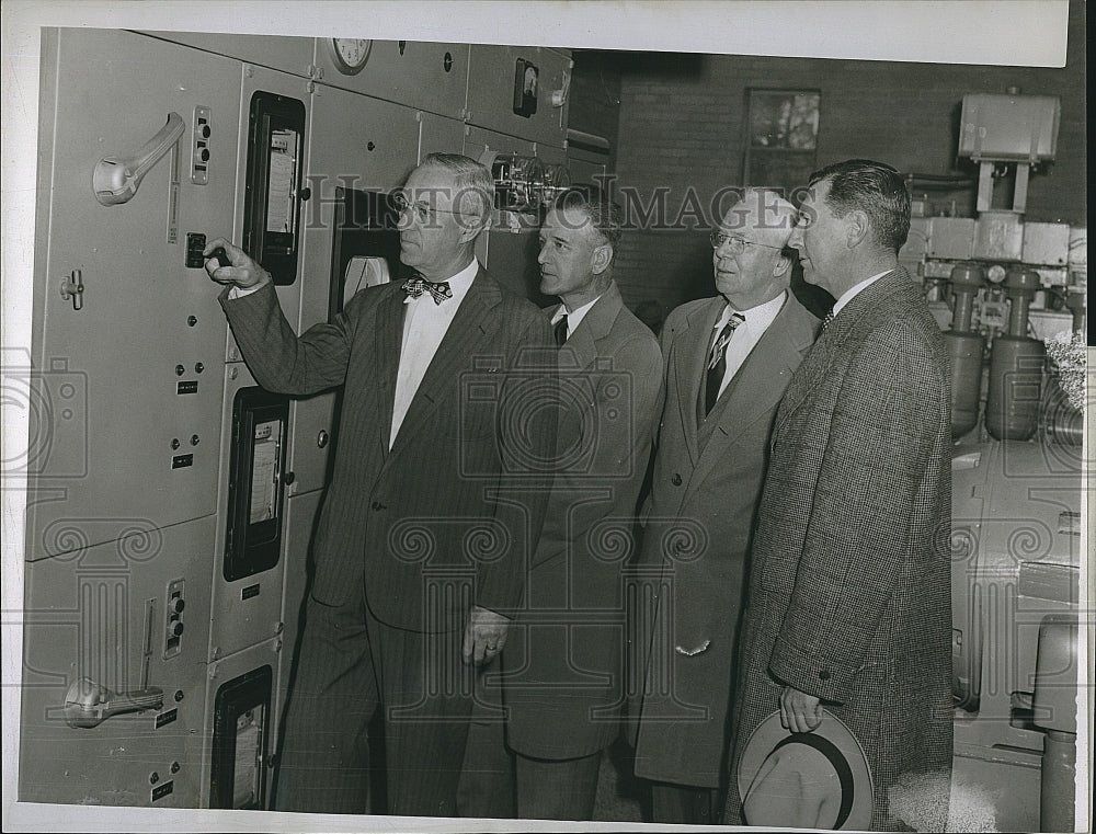 1954 Press Photo M.D.C supplies water to Newton  turned on by I.W Whittle. - Historic Images