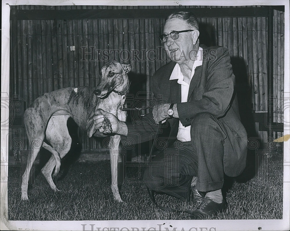 1964 Press Photo Trainer AL Smart &amp; his greyhound - Historic Images