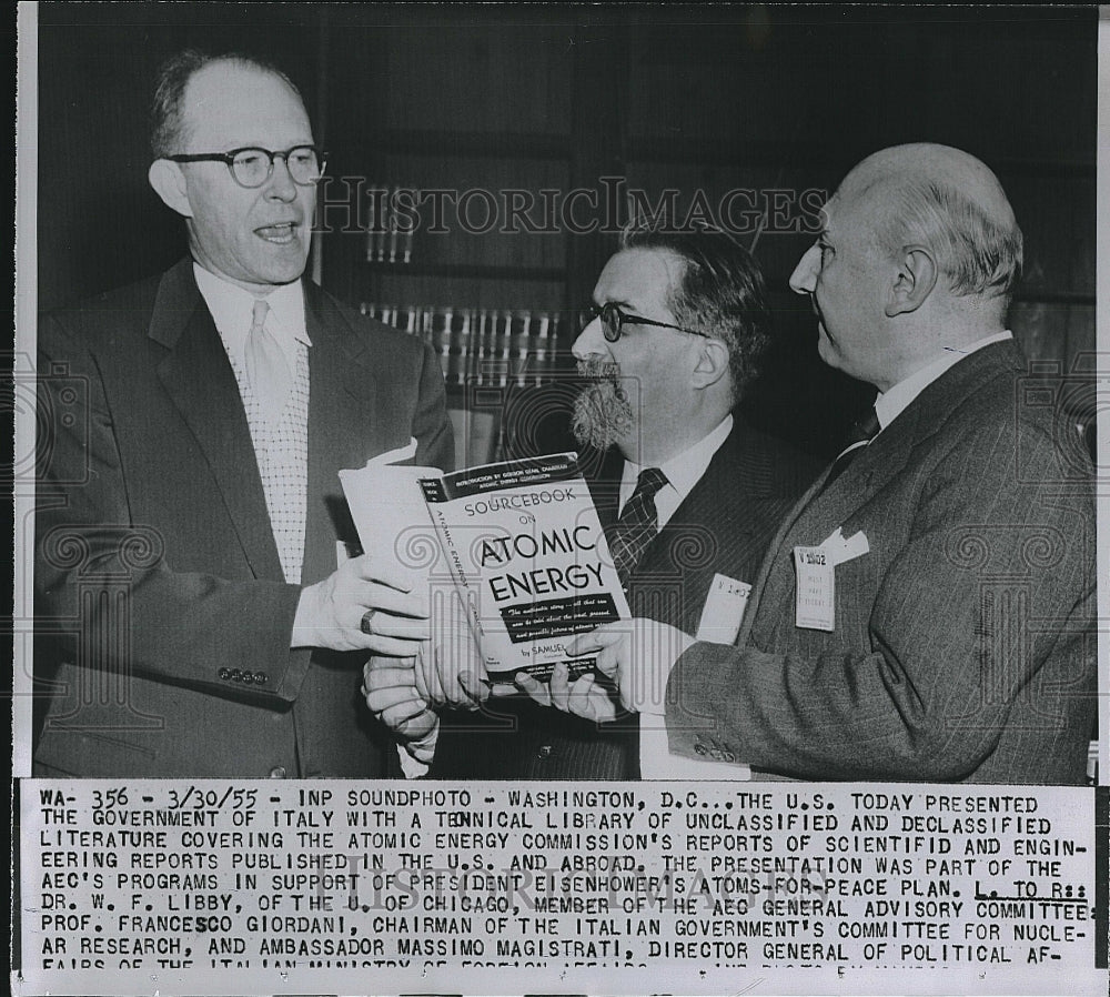 1955 Press Photo Dr W F Libby, Professor Giordani of italy & Amb Massimo Magistr - Historic Images