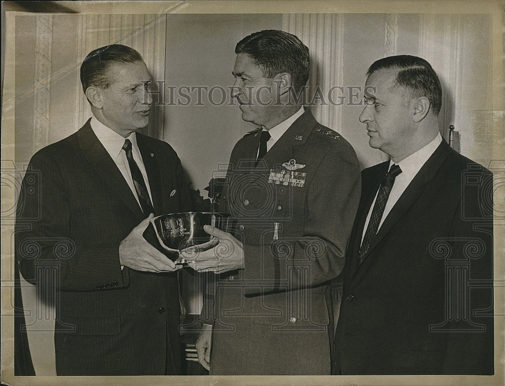 1965 Press Photo Major Gen. John O&#39;Neill Gov. John Volpe - Historic Images