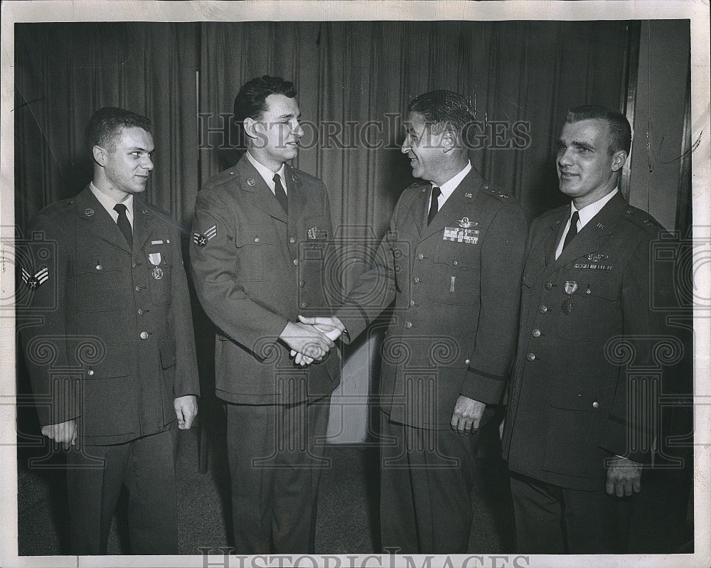 1965 Press Photo Maj. Gen. John W. O&#39;Neill Joan Putman - Historic Images