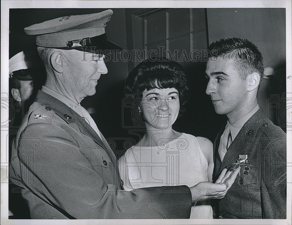 1966 Press Photo Col. John T. Oneill PFC James W. Work - Historic Images