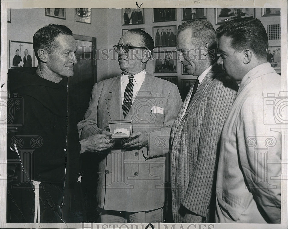 1958 Press Photo Father Hilary Sullivan,Tip O&#39;Neill &amp; Jim Murray - Historic Images