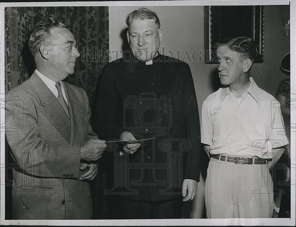 1951 Press Photo Archbishop ZCushing,Wm Henderson,RF Manning - Historic Images