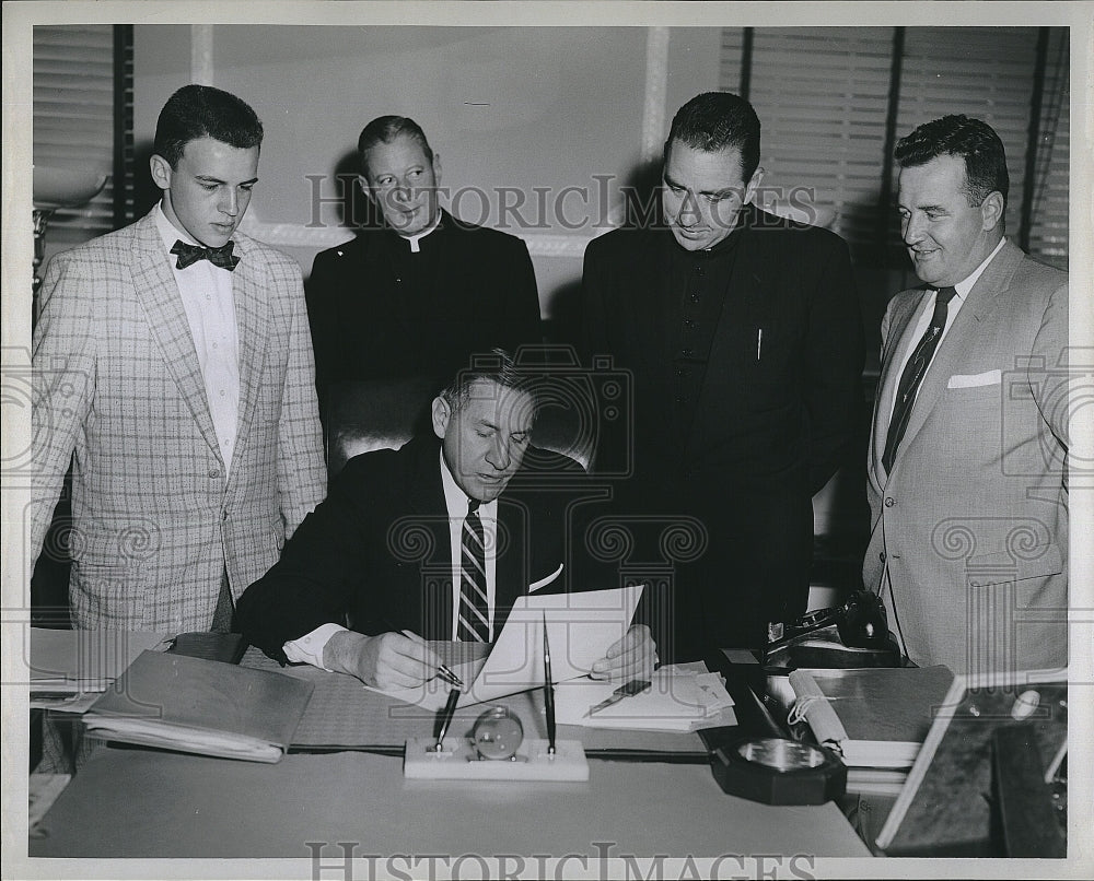 1957 Press Photo Gov F Furcolo,Ed Nadden,Rev J O&#39;Brien,Very Rev JP Carroll, Lane - Historic Images