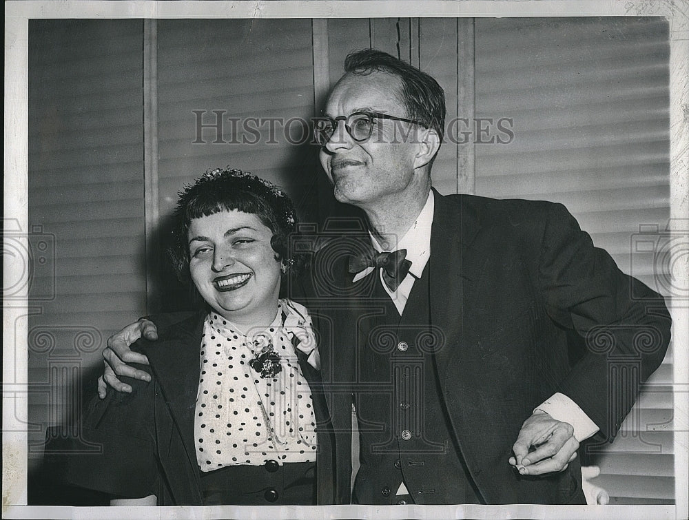 1953 Press Photo William Oatis, AP Correspondent freed by Czechs w/ his wife - Historic Images