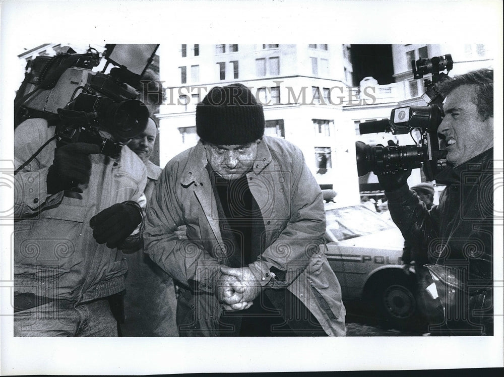 1990 Press Photo Leonard Teperow in Federal Court for Book Making - Historic Images