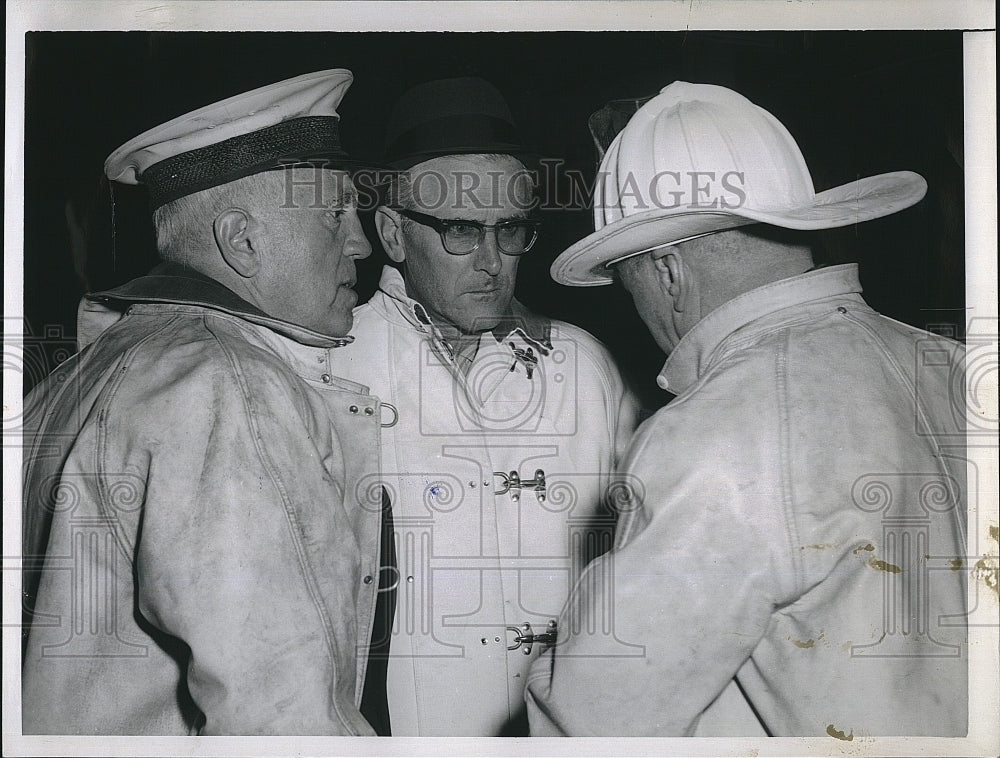 1964 Press Photo Chief of Fire Dpt Terrenz Commissioner Thomas Griffin - Historic Images