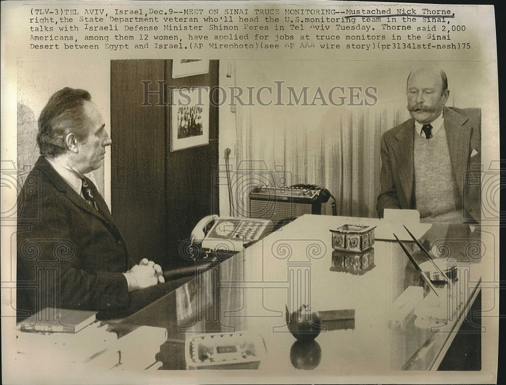 1975 Press Photo Nick Thorne, Israeli Defense Minister Shimon Peres - Historic Images