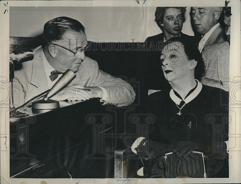 1955 Press Photo Mrs. Marion Thorne testifying before Coroner McCarron - Historic Images