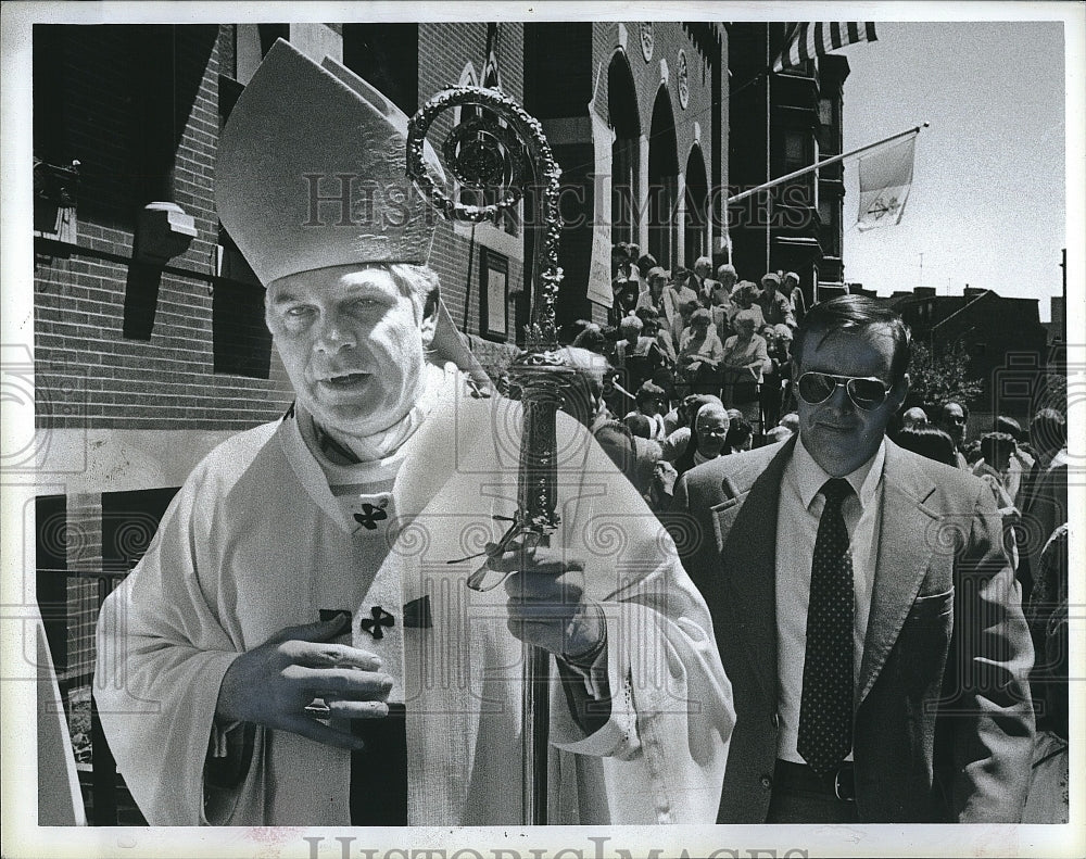 1985 Press Photo Cardinal Law, Our Lady Of Victories - Historic Images