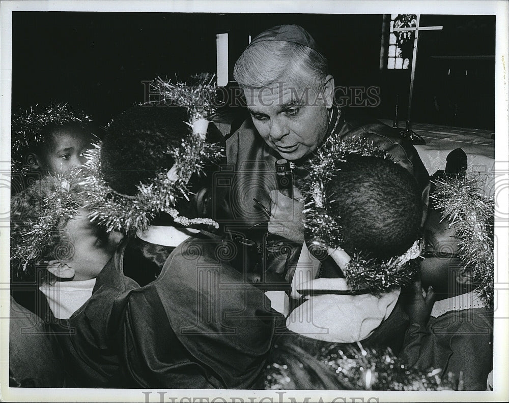 1984 Press Photo Archbishop Law at St. Christopher&#39;s Columbia Point - Historic Images